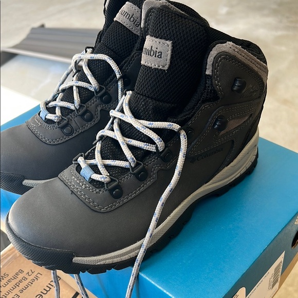 Columbia Charcoal Outdoor Boots BRAND NEW - Picture 4 of 8